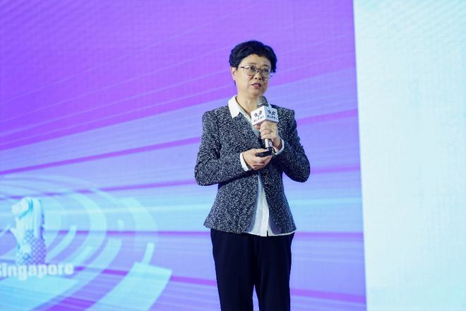 移動能源互聯網創新論壇成功舉辦蠶叢機器人閃耀問世(圖2)
