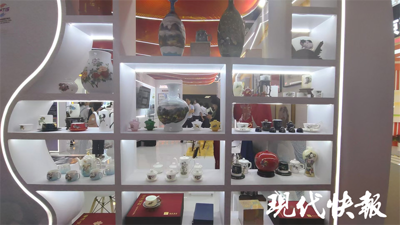 水陸兩棲飛機、共享充電機器人看江蘇展區有多酷(圖4)