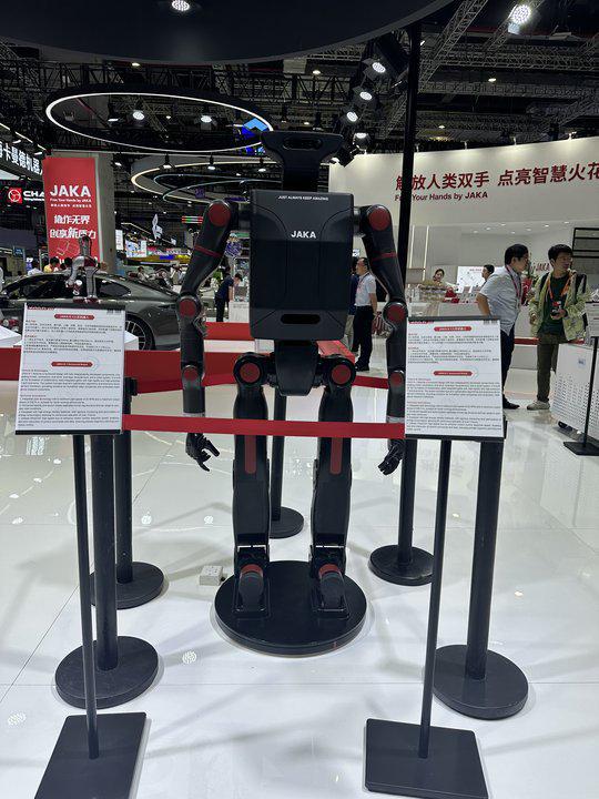 必一運動：全球首發！節卡機器人JAKAMAX系列工業協作機器人獲2024CIIF大獎(圖2)