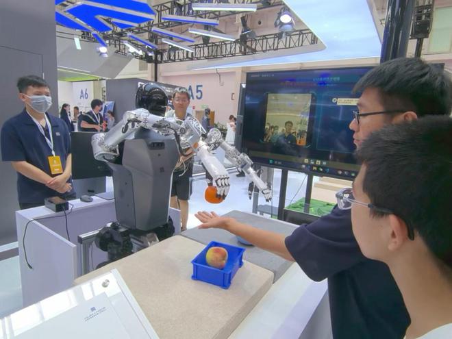 必一智能運動科技：實探2024世界機器人大會：人形機器人各顯身手(圖5)