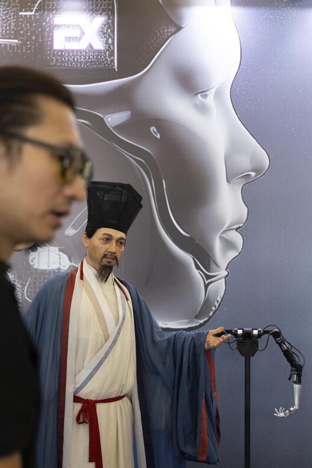 新華全媒+｜2024世界機器人大會在京開幕(2)(圖3)