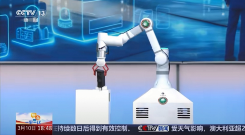 必一運動：云跡科技復合多態機器人亮相央視新聞頻道服務智能體展現智能生活新圖景(圖2)