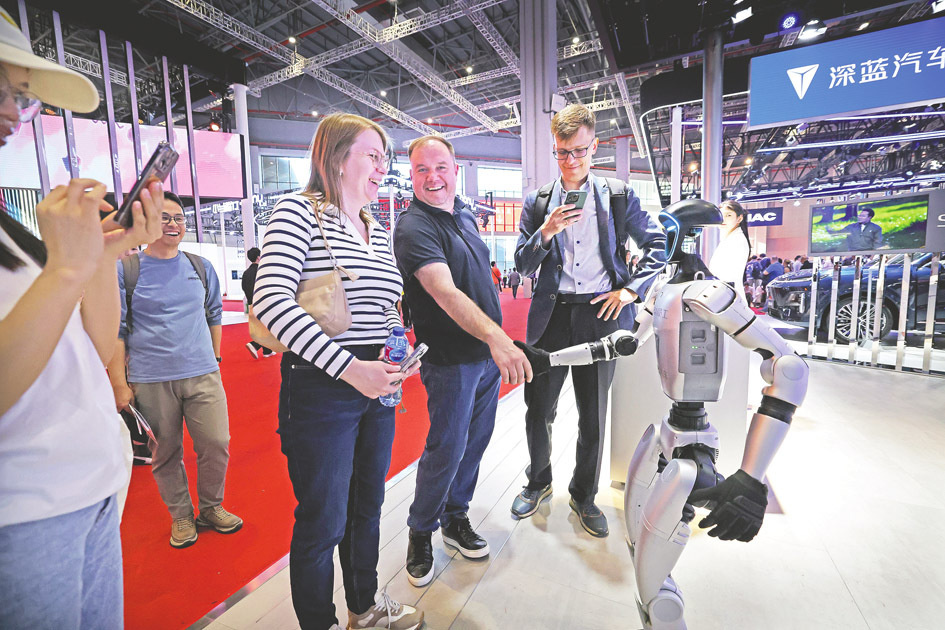 必一智能運動科技：人形機器人成上海車展“新寵”小鵬、比亞迪等都有布局(圖1)